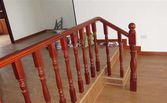  木质楼梯扶手