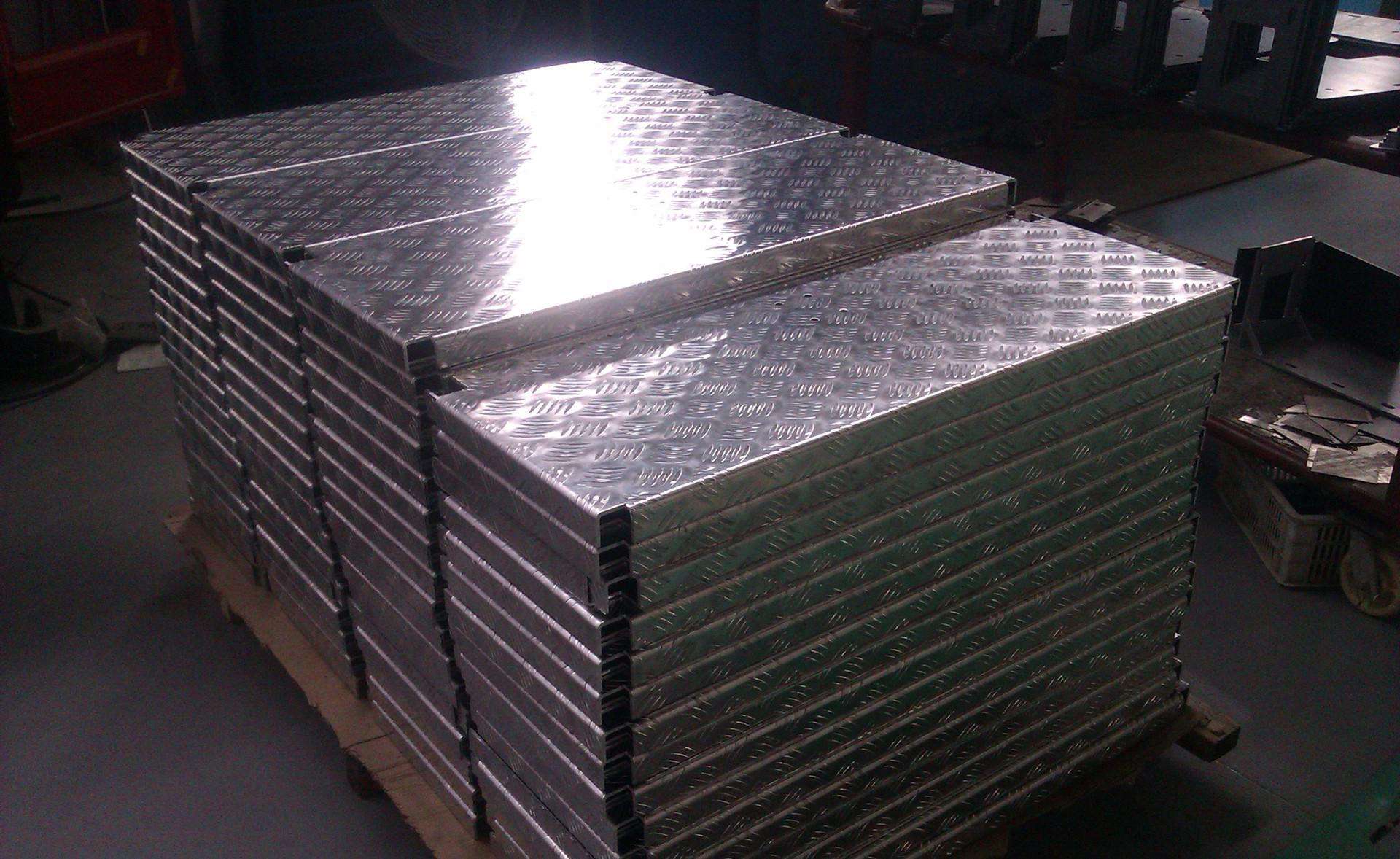 铝板轧制加工而成的矩形板材